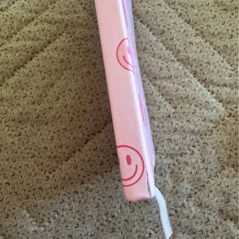 Set of 2 Smiley Face lined paper Notebooks( one w/ a 😀pen)1 hardcover,1 soft